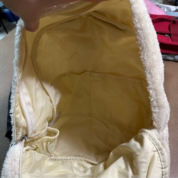 Fuzzy backpack - Picture 8 of 14